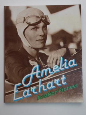 Amelia Earhart: Aviation Pioneer - Roxane CHADWICK RARITÄT