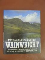 Fellwalking with Wainwright. 18 of the author´s favourite walks in Lakeland with photographs by Derry Brabbs.
