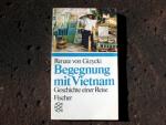 Begegnung mit Vietnam. Geschichte einer Reise. Mit Schwarzweißfotografien im Text. (= Fischer Taschenbuch 3885).