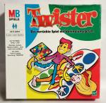 Twister A6 - Das verrückte Spiel mit Verknotungsgefahr 1999 MB Hasbro 14525 -  ab 6 Jahren -  für 2 und mehr Spieler -  Spieldauer ca 10 Minuten