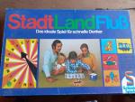 Stadt Land Fluß - Das ideale Spiel für schnelle Denker [Erlös für einen guten Zweck!]