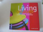 Living Colours. Neues Wohnen mit Farbe. Räume, Stoffe, Accessoires. Hardcover mit Schutzumschlag