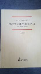 Erstes Klavierspiel