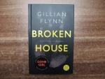 Gillian Flynn: Broken House - Düstere Ah Gillian Flynn: Broken House - Düstere Ah