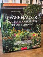 Pfarrhäuser und Pfarrhausgärten in Mecklenburg. Eine impressionistische Reise zu vergessenen Kulturdenkmälern. Texte von Christiane Schadewaldt. Fotos von Michael Priebe.