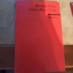 Morton Rhue: Give a Boy a Gun - Englisch
