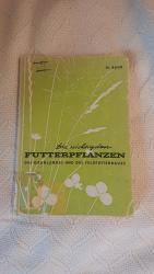 Die wichtigsten Futterpflanzen des Grünlandes und des Feldfutterbaues. Die wichtigsten Futterpflanzen des Grünlandes und des Feldfutterbaues Eine kurze Beschreibung der einzelnen Pflanzen und ihrer Merkmale mit Hinweisen für ihre zweckmäßige Verwendung.