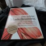 Das richtige Muskeltraining - Anatomie für Fitness-, Kraft- und Muskeltraining, mit Illustrationen von James Berrange, mit großem Special über Streching