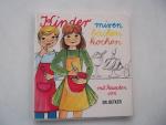 Kinder mixen, backen kochen, 1976