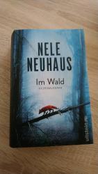 Neuhaus, Nele. G81: Im Wald Neuhaus, Nele. G81: Im Wald