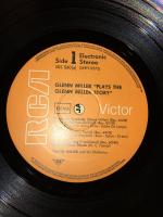 1 LP Glenn Miller "Plays the Glenn Miller Story"  (UHPY-2572)