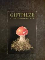 Giftpilze. Giftige Wildfrüchte.