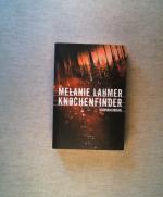 Melanie Lahmer: Knochenfinder Melanie Lahmer: Knochenfinder