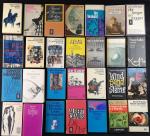 28 wichtige Werke der Weltliteratur: Heinrich Mann, Der Untertan; Truman Capote, Frühstück bei Tiffany; Simone de Beauvoir, Sie kam und blieb; J.D. Salinger, Der Fänger im Roggen; Friedrich Dürrenmatt, Der Verdacht; Bram Stoker, Dracula; Alfred Döblin, Berlin Alexanderplatz; Christa Wolf, Der geteilte Himmel; Elias Canetti, Die Blendung; Franz Kafka, Erzählungen; Franz Kafka, Amerika; Ernst Jünger, Gläserne Bienen; Ernest Hemingway, Schnee auf dem Kilimandscharo; Günter Grass, Der Butt; Milan Kundera, Der Scherz; de Sade, Die 120 Tage von Sodom; Heinrich Böll, Ansichten eines Clowns; Antoine de Saint-Exupéry, Wind, Sand und Sterne; Erich Fromm, Haben oder Sein; James Joyce, Ulysses; Bertolt Brecht, Kalendergeschichten; Ulrich Plenzdorf, Die neuen Leiden des jungen W.; Albert Camus, Die Pest; Hermann Hesse, Demian