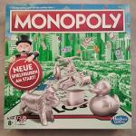 Hasbro 0417C1009100: Monopoly - Das berühmte Spiel um den großen Deal [Gesellschaftsspiel]. Achtung: Nicht geeignet für Kinder unter 3 Jahren.