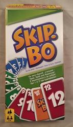 Skip-Bo: Super einfach - einfach super! (neuere Version)[Legespiel]. Achtung: Nicht geeignet für Kinder unter 3 Jahren.