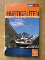 Hurtigruten  mit dem Postschiff entlang der norwegischen Küste