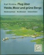 Flug über Heide, Moor und grüne Berge