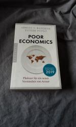 Abhijit V. Banerjee: Poor economics - Pl Abhijit V. Banerjee: Poor economics - Pl