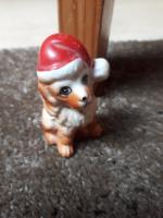 Hundefigur mit Nikolausmütze