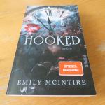 Emily McIntire: Hooked - Roman