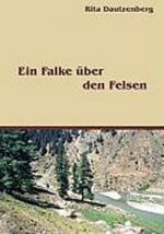 Ein Falke über den Felsen