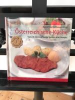 Österreichische Küche: Typisch österreichische Speisen und Rezepte; Gekocht von Jutta Altmann, Werner Goach, Gerhard Heinzle, Barbara Holzapfel, Dietmar Kappl, Josef Knoll, Josef Lentsch, Michael Mooslechner, Karl Prankl, Hans weibel und Josef Zotter.