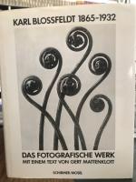 Karl Blossfeldt 1865 - 1932. Das fotografische Werk. Mit einem Text von Gert Mattenklott.