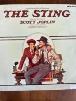 THE STING / Original Motion Picture Soundtrack / Featuring the Music of SCOTT JOPLIN / Music Conducted & Adapted by MARVIN HAMLISCH / DIE TOP-MUSIK DER CLOU Originalaufnahme aus dem sensationellen Film! / 1974 / Bildhülle / MCA RECORDS # MAPS-7220 / Deutsche Pressung / 12" Vinyl Langspiel Schallplatte