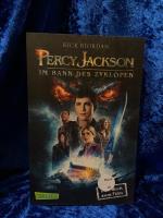 Riordan, Rick: Percy Jackson; Teil: Im Bann des Zyklopen : [das Buch zum Film]. Carlsen ; 1212