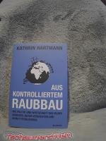 Kathrin Hartmann: Aus kontrolliertem Rau