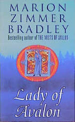 ISBN 9780140241938: Lady of Avalon - Marion Zimmer Bradley