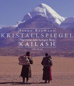 ISBN 9783485010542: Kristallspiegel: Pilgerreise zum heiligen Berg Kailash [Gebundene Ausgabe] von Bruno Baumann (Autor), Dalai Lama XIV. (Vorwort), Drikung Kiabgön Chetsang So steht es geschrieben im Kristallspiegel, de
