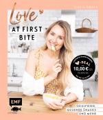 ISBN 9783745909142: Love at First Bite – Soulfood, gesunde Snacks und mehr – 55 Lieblingsrezepte von YouTuberin Giulia Groth