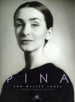 ISBN 9783886793600: PINA (+ Beilagen von 2009 Pina Bausch) .