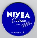 ISBN 9783898131605: Nivea. Aus dem Leben einer Cremedose oder: Wie eine Weltmarke entsteht