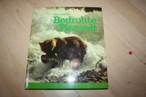 gebrauchtes Buch – Eugen Schuhmacher – Bedrohte Tierwelt - Sieben Jahre Filmarbeit auf allen Kontinenten