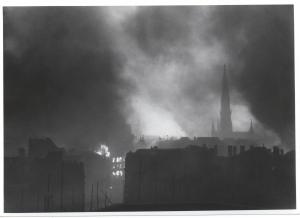 Originale Fotografie: 2.Weltkrieg; Luftangriff auf Berlin - Spittelmarkt und Petrikirche