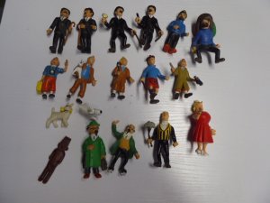 Sammlung von 17 Kunststoff-Figuren aus der Comicreihe "Tim und Struppi".