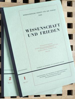 Wissenschaft und Frieden. Erster und zweiter Teil 1975. Institut für den Frieden, Wien. Wissenschaftliches Symposium Entwicklungsperspektiven der Friedensforschung […]