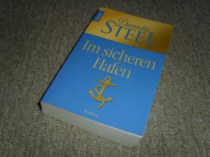 gebrauchtes Buch – Danielle Steel – Im sicheren Hafen