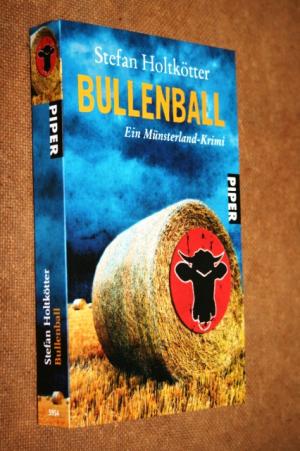 gebrauchtes Buch – Stefan Holtkötter – Bullenball - Ein Münsterland-Krimi (mit Widmung des Autors)