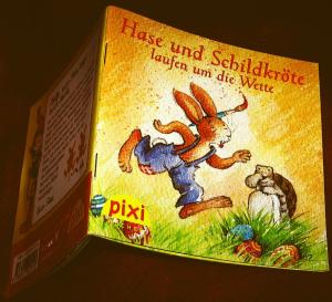 Hase und Schildkröte laufen um die Wette. Pixi Bücher 1352, Serie 151. Mini-Buch