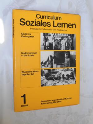 Kinder im Kindergarten. Kinder kommen in die Schule. Was meine Eltern tagsüber tun.