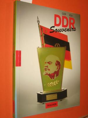 gebrauchtes Buch – Andreas Michaelis – DDR Souvenirs… und sie nannten es "Sonderinventar"/ GDR Souvenirs… and it was called "Special Inventory"/ RDA Souvenirs … et c´est un fonds "bien spécial" gebrauchtes Buch – Andreas Michaelis – DDR Souvenirs… und sie nannten es "Sonderinventar"/ GDR Souvenirs… and it was called "Special Inventory"/ RDA Souvenirs … et c´est un fonds "bien spécial"