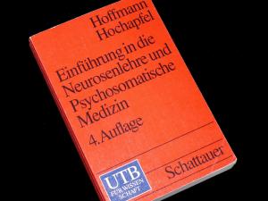 Einführung in die Neurosenlehre und Psychosomatische Medizin. Mit einer Darstellung der wichtigsten Psychotherapie-Verfahren