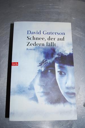 gebrauchtes Buch – David Guterson – Schnee, der auf Zedern fällt