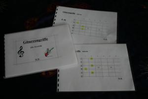 gebrauchtes Buch – Remo Baum – Gitarren - Akkorde - Buch für Anfänger gebrauchtes Buch – Remo Baum – Gitarren - Akkorde - Buch für Anfänger