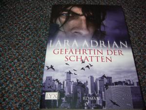 gebrauchtes Buch – Lara Adrian – Gefährtin der Schatten