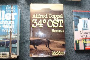 gebrauchtes Buch – Alfred Coppel – 34° Ost